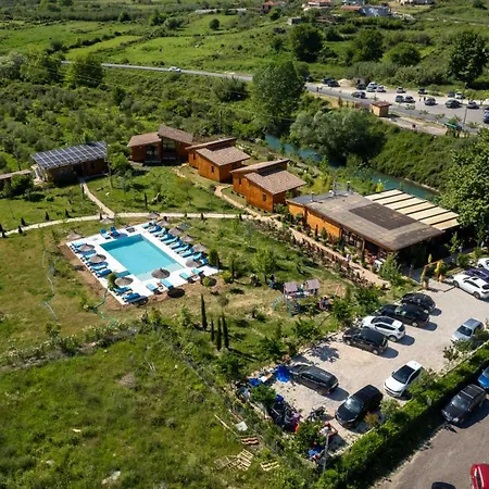 بيت خشبي Mesopotam Agrotourism